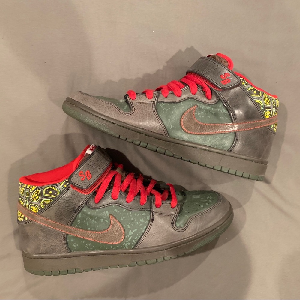 Nike Dunk Mid Premium SB “Moat”